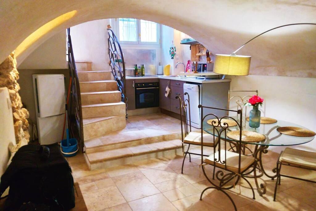Appartement De Charme Au Coeur Du Vieil Antibes Bagian luar foto
